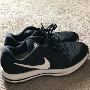 Black Nike Zoom shoes!